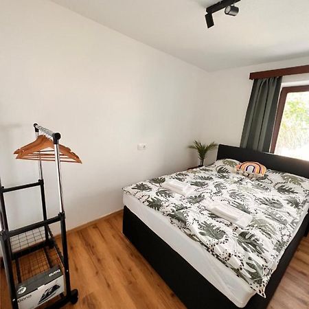 Perfekte Lage! Ganze Wohnung Burgblick Residenz Sankt Veit an der Glan Exterior foto