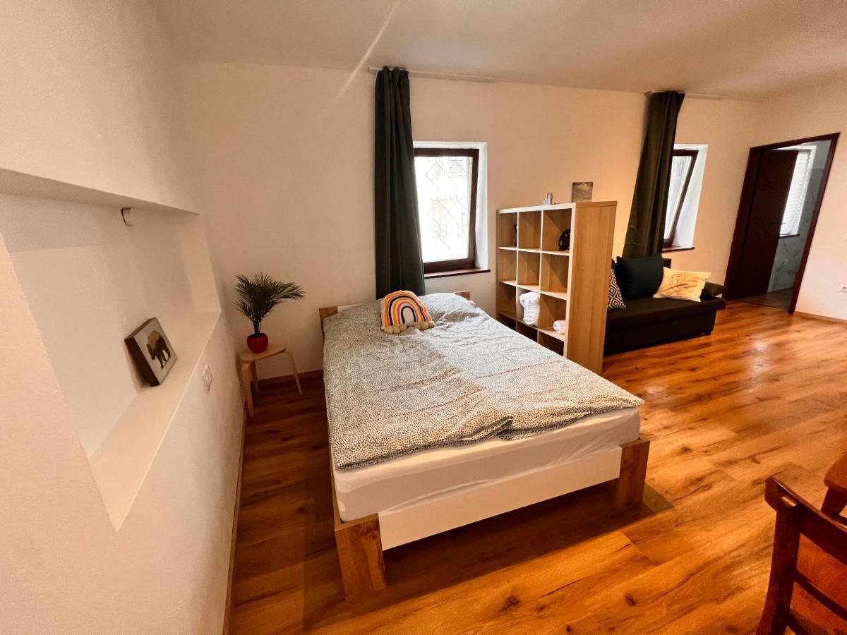 Perfekte Lage! Ganze Wohnung Burgblick Residenz Sankt Veit an der Glan Exterior foto