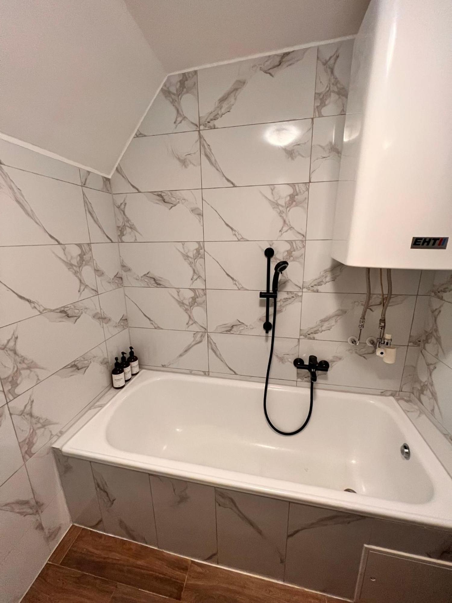 Perfekte Lage! Ganze Wohnung Burgblick Residenz Sankt Veit an der Glan Exterior foto