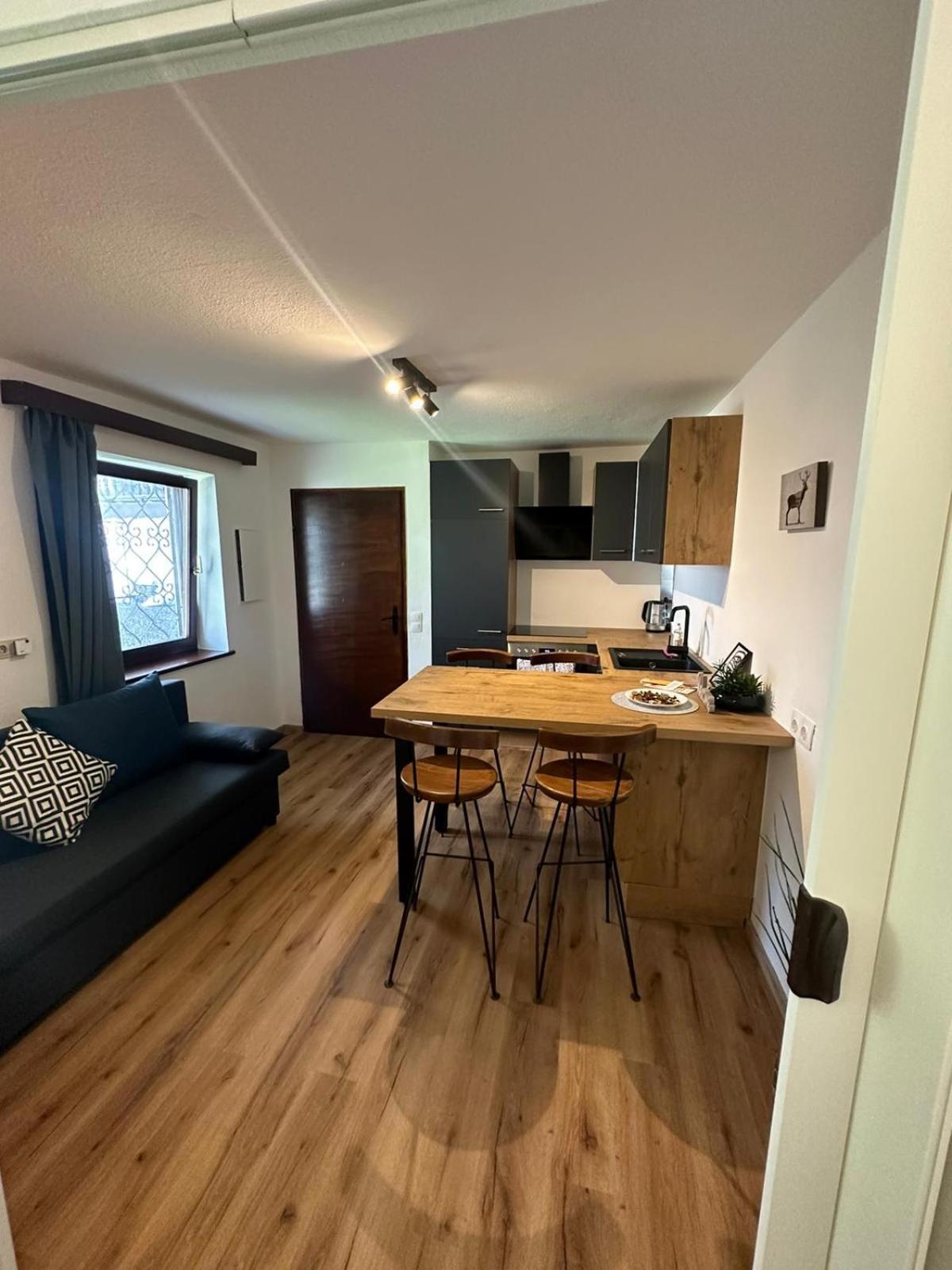 Perfekte Lage! Ganze Wohnung Burgblick Residenz Sankt Veit an der Glan Exterior foto